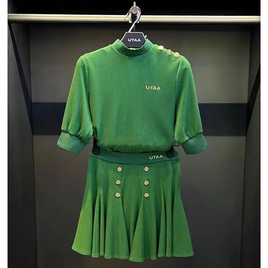 2023 New Women's Suit Short Skirt Golf Short Sleeve Skirt Sports Casual Round Neck Thread Elastic T-shirt Pleated Skirt
2023 New Women's Suit Short Skirt Golf Short Sleeve Skirt Sports Casual Round Neck Thread Elastic T-shirt Pleated Skirt