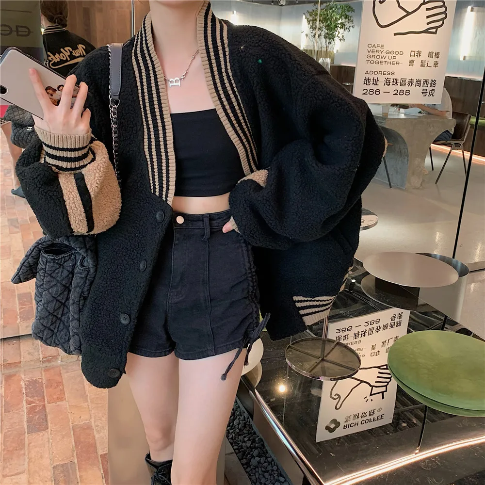 Winter New Warm Loose Embroidered Stitching Lamb Fleece Jacket Women's Long Sleeve Retro Scarf Collar Coat Girls Versatile Jacke
Winter New Warm Loose Embroidered Stitching Lamb Fleece Jacket Women's Long Sleeve Retro Scarf Collar Coat Girls Versatile Jacke