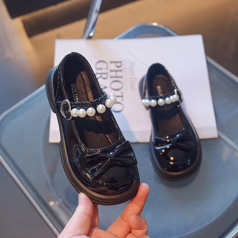 Girls Black Leather Shoes 2022 Children Spring New Soft Flat Kids Fashion British Style Bow Glossy Pearls Princess Party Loafers
Girls Black Leather Shoes 2022 Children Spring New Soft Flat Kids Fashion British Style Bow Glossy Pearls Princess Party Loafers