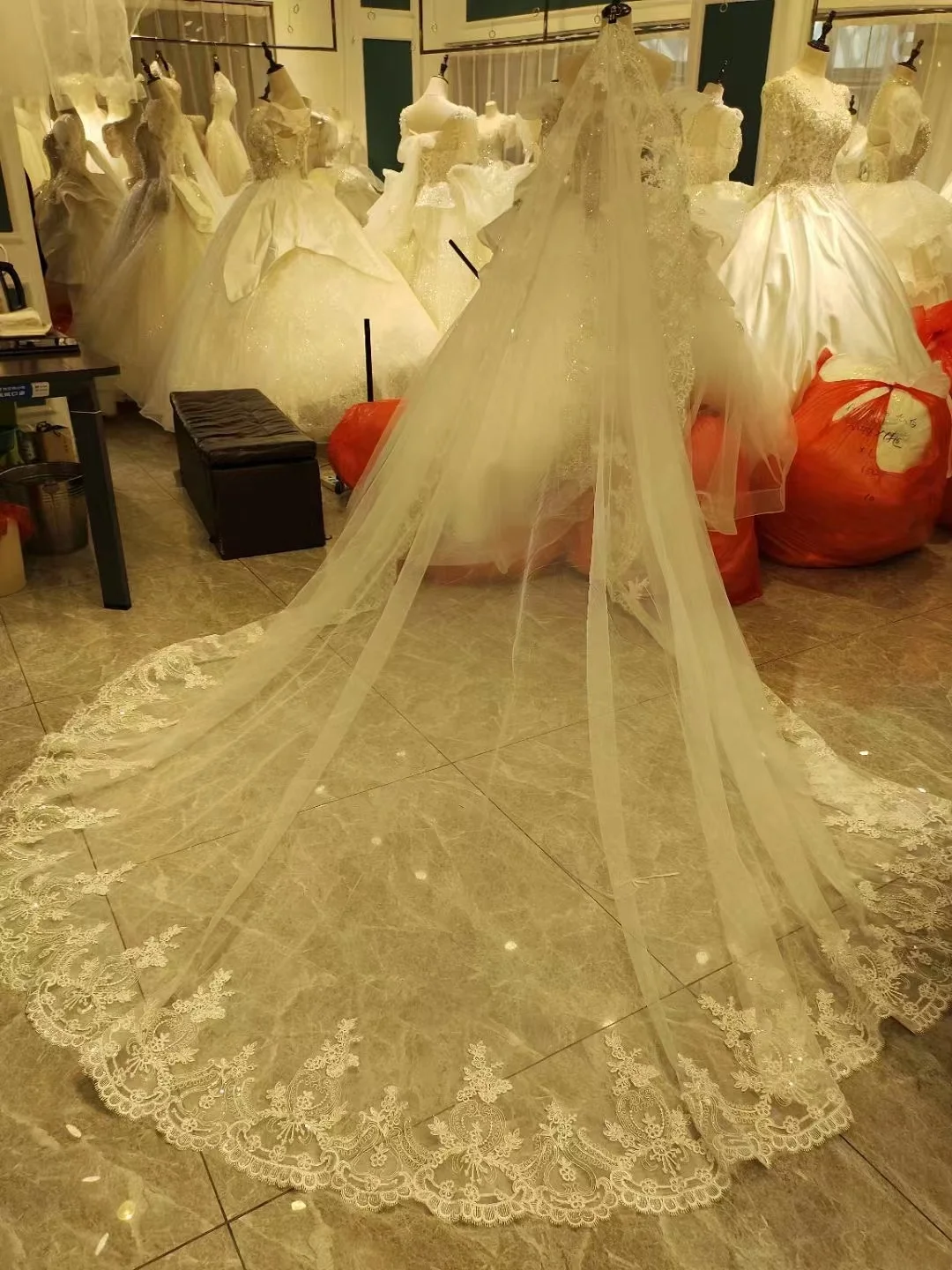 One Layer 3Meters Width Long Bridal Veil White/Ivory Wedding Veil Lace Edge Applique Sequins Veil With Comb Cathedral
One Layer 3Meters Width Long Bridal Veil White/Ivory Wedding Veil Lace Edge Applique Sequins Veil With Comb Cathedral