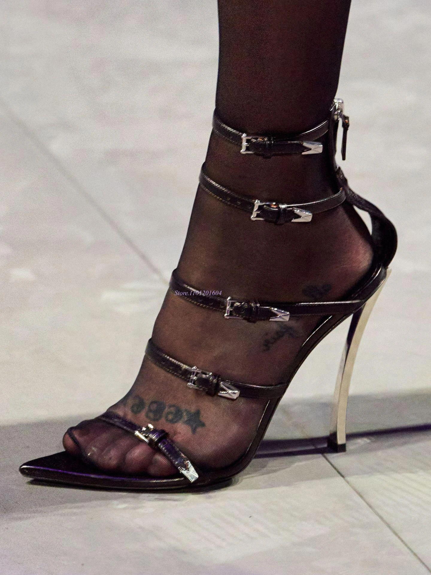 Metal Sequin High Heels Women Hollow Black Pointed Toe Belt Buckle Design Strip Cover Zipper Runway Fashion Sandals Sexy Shoes
Metal Sequin High Heels Women Hollow Black Pointed Toe Belt Buckle Design Strip Cover Zipper Runway Fashion Sandals Sexy Shoes