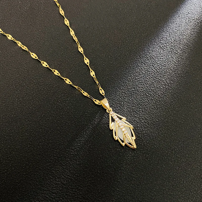 Women's Necklace Titanium Steel Gold Leaf Pendant Necklace Lip Chain Simple Hollow Opal Leaf Clavicle Chain
Women's Necklace Titanium Steel Gold Leaf Pendant Necklace Lip Chain Simple Hollow Opal Leaf Clavicle Chain