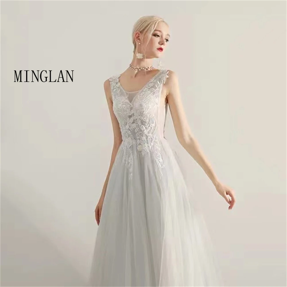 MINGLAN Elegant Lace Appliques V Neck Spaghetti Strap Sleeveless Prom Dress Ankle Length Pleat Formal Evening Gowns New 2023
MINGLAN Elegant Lace Appliques V Neck Spaghetti Strap Sleeveless Prom Dress Ankle Length Pleat Formal Evening Gowns New 2023
