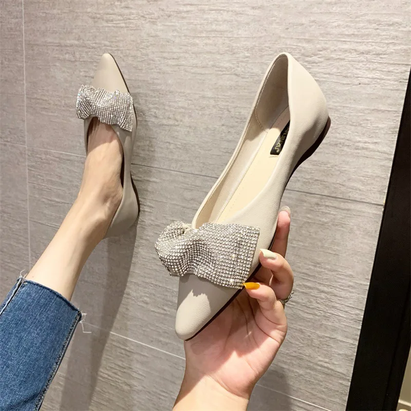 Luxury Crystal Pleated Flats Woman Sneaker Shallow Slip on Ballerina Shoes Women Loafers Pointed Toe Rhinestones Moccasins Femme
Luxury Crystal Pleated Flats Woman Sneaker Shallow Slip on Ballerina Shoes Women Loafers Pointed Toe Rhinestones Moccasins Femme