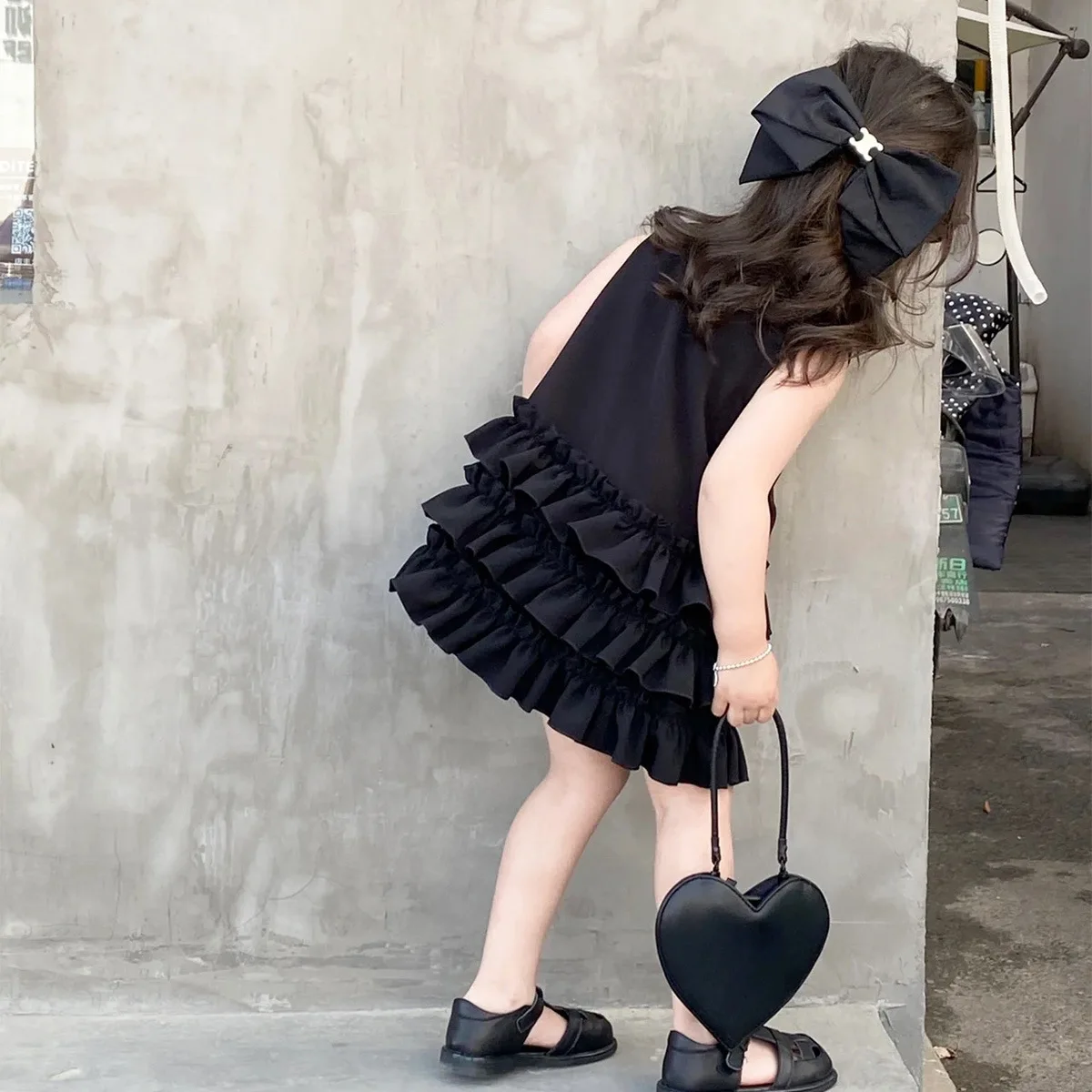 Girl Princess Dress 2023 Summer New Sleeveless Fragrance Girl Dress Korean Fashion Girl's Little Black Dress
Girl Princess Dress 2023 Summer New Sleeveless Fragrance Girl Dress Korean Fashion Girl's Little Black Dress