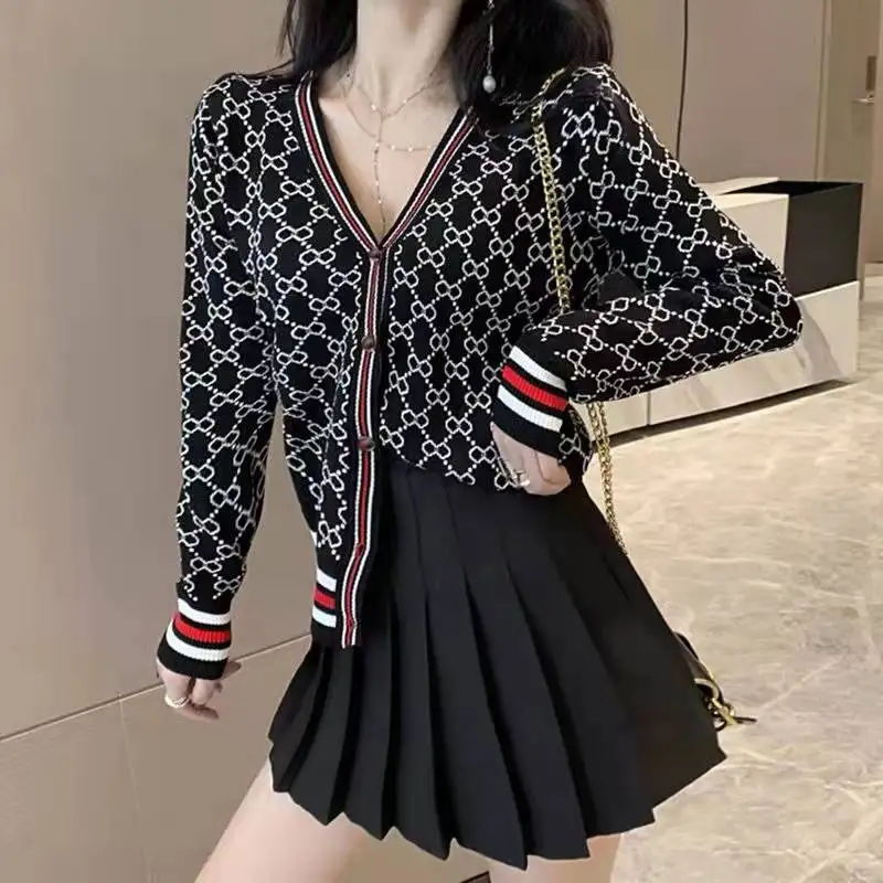 Women Sweater Luxury Design Knitted Cardigan Coat Wholesale Winter Plaid Stripe Loose Soft Female New Long Sleeve Knitwear
Women Sweater Luxury Design Knitted Cardigan Coat Wholesale Winter Plaid Stripe Loose Soft Female New Long Sleeve Knitwear