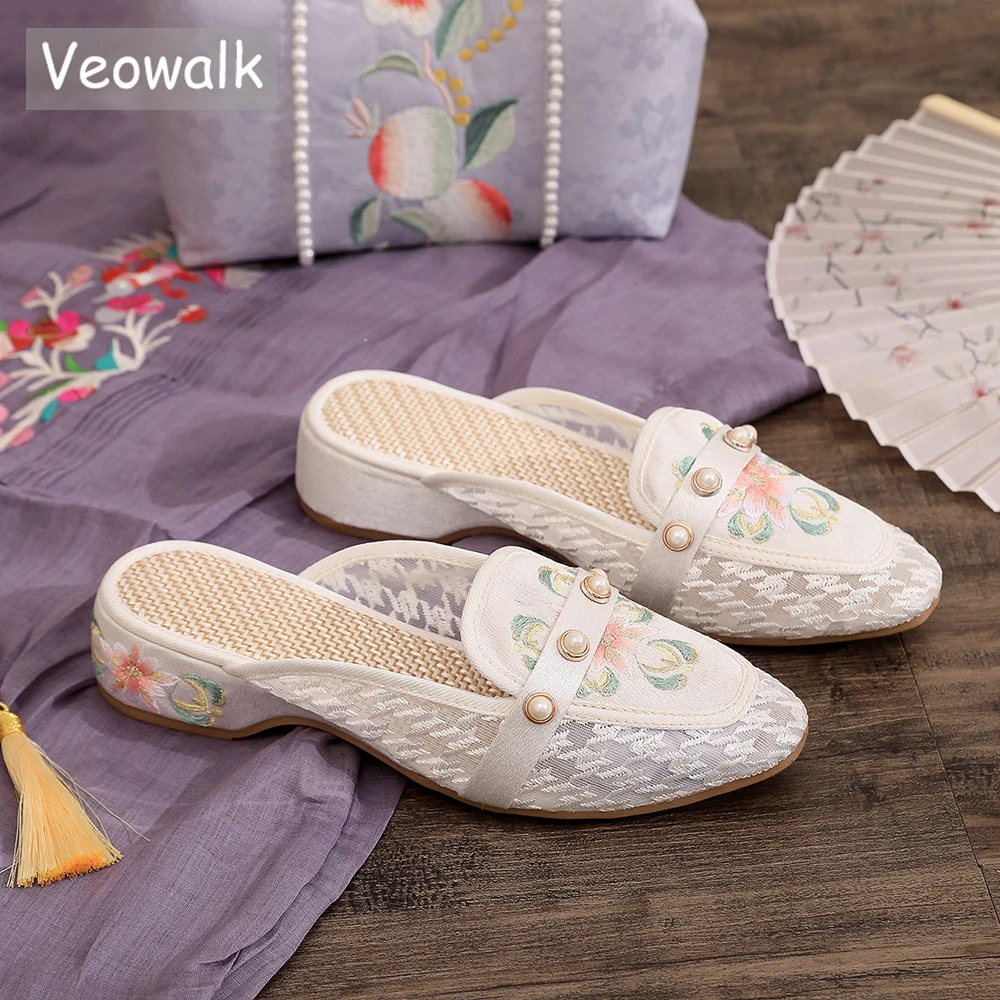 Мюли Veowalk женские с жемчужинами, мягкие удобные элегантные туфли ручной работы из хлопка, с кружевной марлевой вставкой, на плоской подошве, летняя обувь с вышивкой
Мюли Veowalk женские с жемчужинами, мягкие удобные элегантные туфли ручной работы из хлопка, с кружевной марлевой вставкой, на плоской подошве, летняя обувь с вышивкой