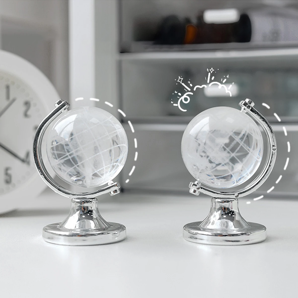 Мини хрустальный шар с картой мира 
Мини хрустальный шар с картой мира