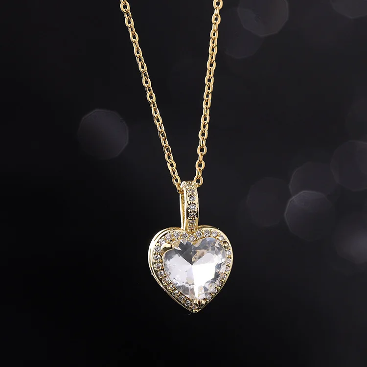 Women's Jewelry Micro-inlaid Zircon Electroplated Real Gold Geometric Pendant Clavicle Chain Love Necklace
Women's Jewelry Micro-inlaid Zircon Electroplated Real Gold Geometric Pendant Clavicle Chain Love Necklace