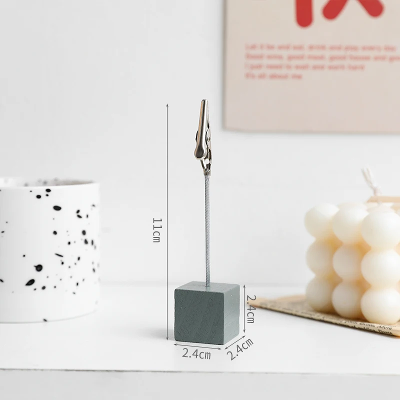 Деревянный держатель для таблички с именем
Деревянный держатель для таблички с именем