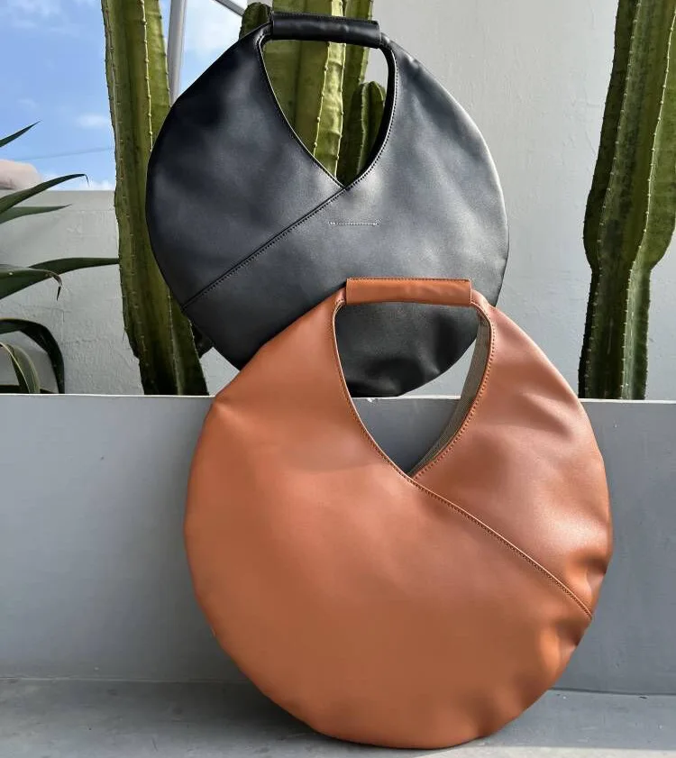 2023 New Fashion Everything Dark Round Box Shape Design Commuter Hand Handbag Bag Woman Tote Bags for Women
2023 New Fashion Everything Dark Round Box Shape Design Commuter Hand Handbag Bag Woman Tote Bags for Women