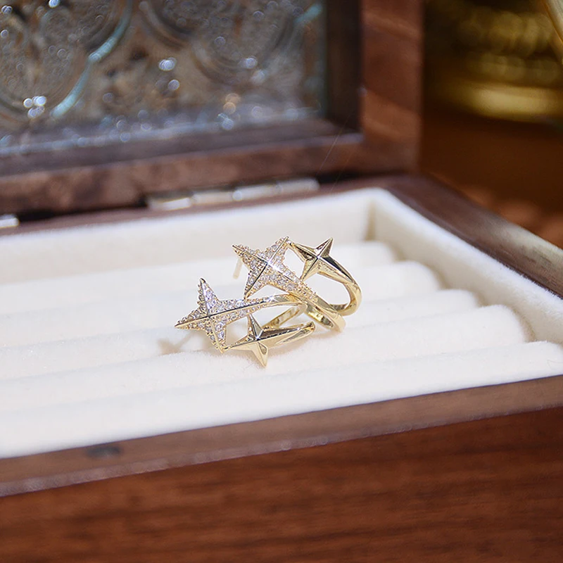 Korea New Square Design Metal Luxury Stud Earrings Small Simple Shiny Gold Plated Stud Earrings Women's Party Jewelry Gift 
Korea New Square Design Metal Luxury Stud Earrings Small Simple Shiny Gold Plated Stud Earrings Women's Party Jewelry Gift