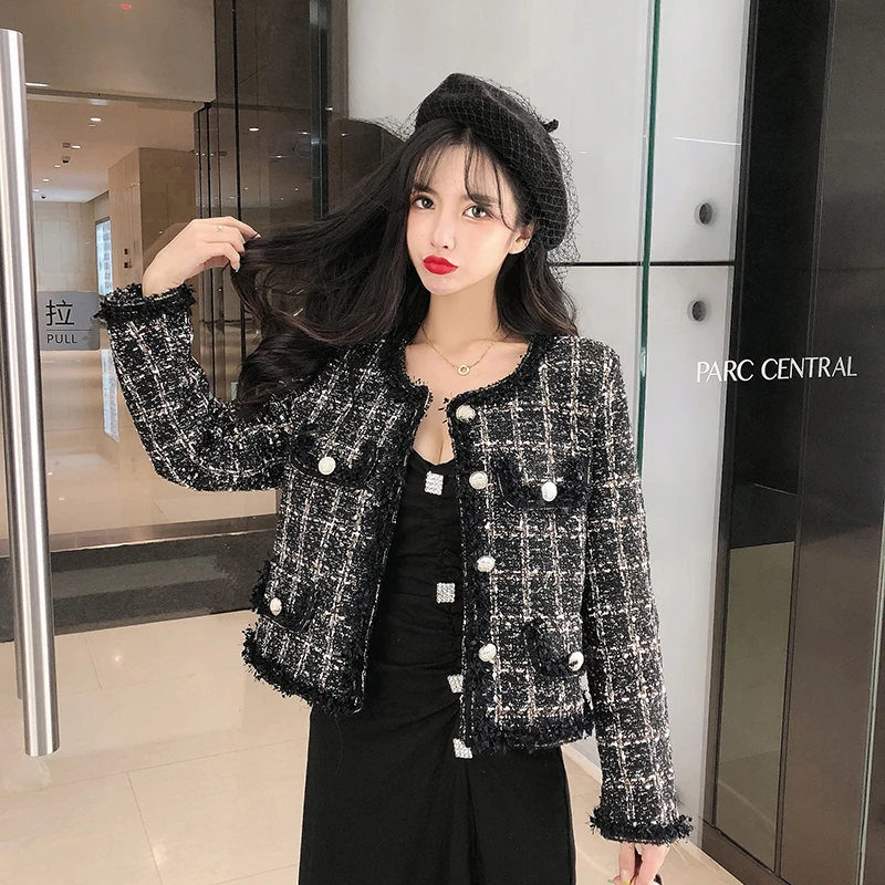 2022 Autumn New Tweed Coat Women Button Small Fragrance Office Top Jacket Female O-Neck Chic Short Cardigan Plaid Casual Outwear
2022 Autumn New Tweed Coat Women Button Small Fragrance Office Top Jacket Female O-Neck Chic Short Cardigan Plaid Casual Outwear