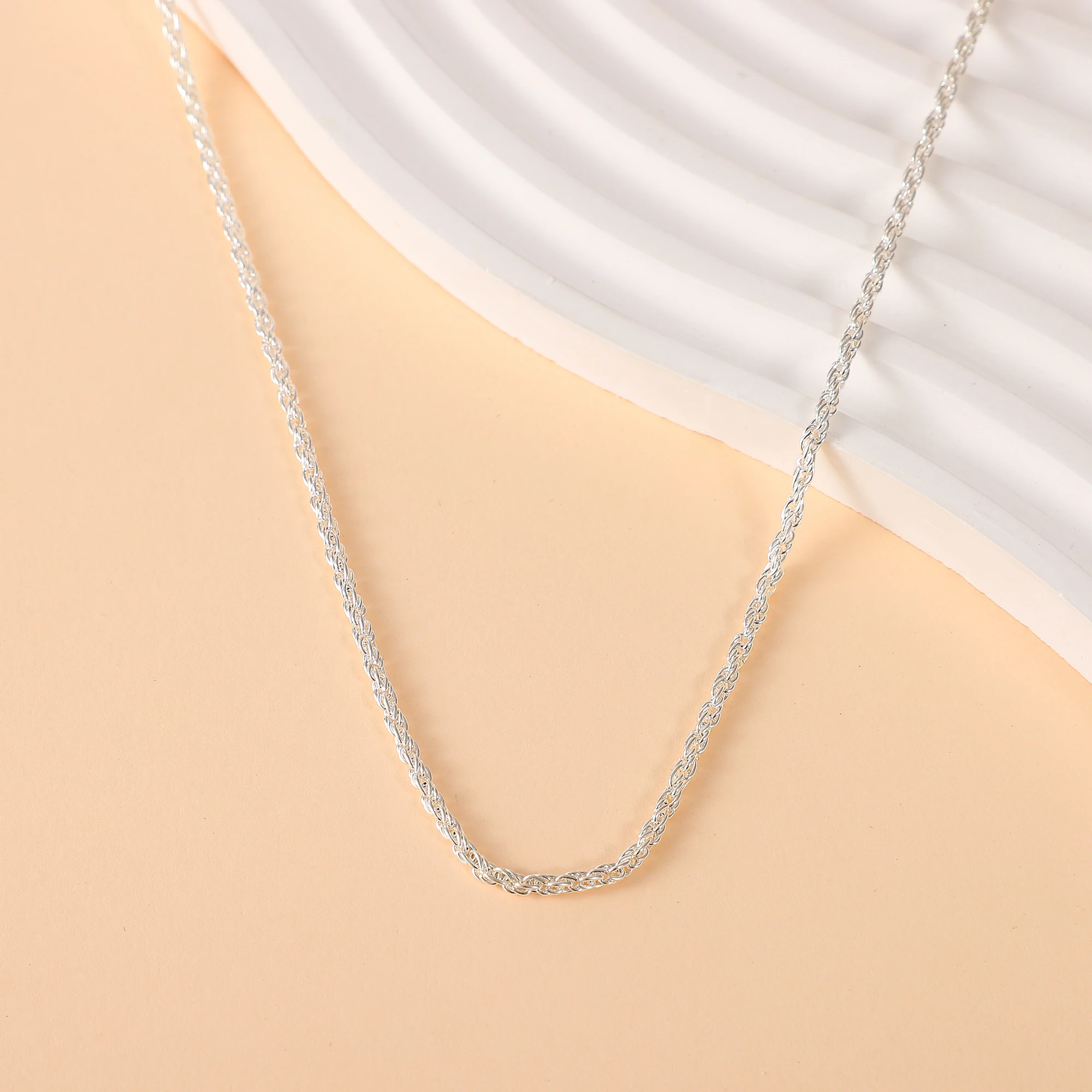 Twisted Singapore Silver Plated Chain Necklace for Women Long Size Fashion Jewelry Accessories Wholesales
Twisted Singapore Silver Plated Chain Necklace for Women Long Size Fashion Jewelry Accessories Wholesales