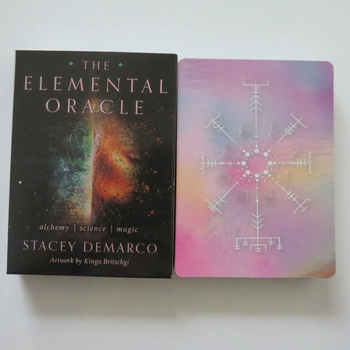 Новые Таро колода оракли карты таинственное гадания элементные ораклы колода для женщин девочек карты Игра настольная игра
Новые Таро колода оракли карты таинственное гадания элементные ораклы колода для женщин девочек карты Игра настольная игра