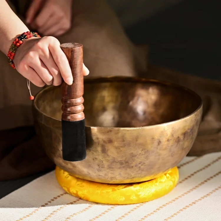 Factory Hot Sale Brass Meditation Bowl Hammered Brass Singing Bowls With Wholesale Price Cuencos Tibetanos Fabricantes
Factory Hot Sale Brass Meditation Bowl Hammered Brass Singing Bowls With Wholesale Price Cuencos Tibetanos Fabricantes