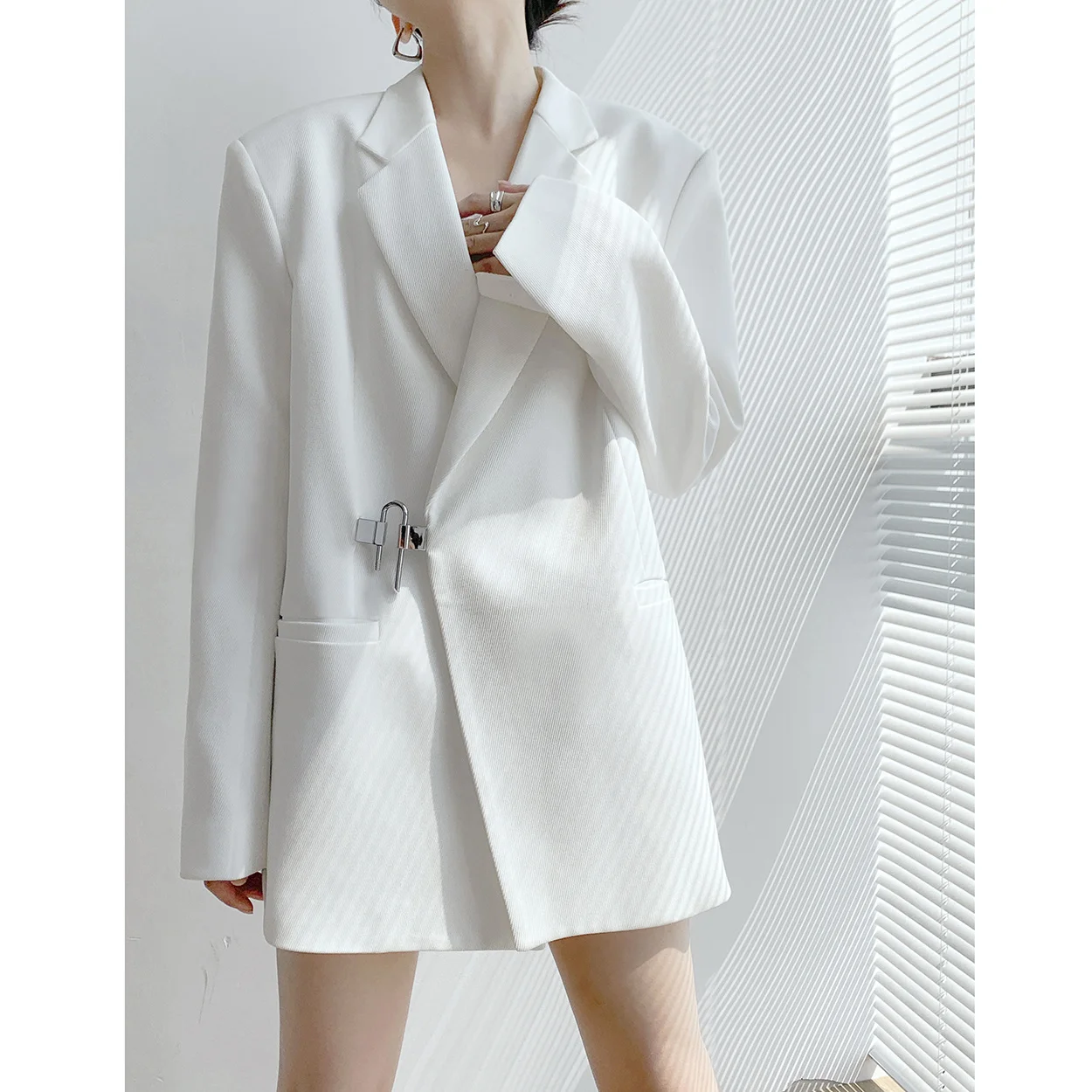 White suit jacket Women's new design sense of 2023 spring dress Small spring and autumn loose lazy style suit
White suit jacket Women's new design sense of 2023 spring dress Small spring and autumn loose lazy style suit