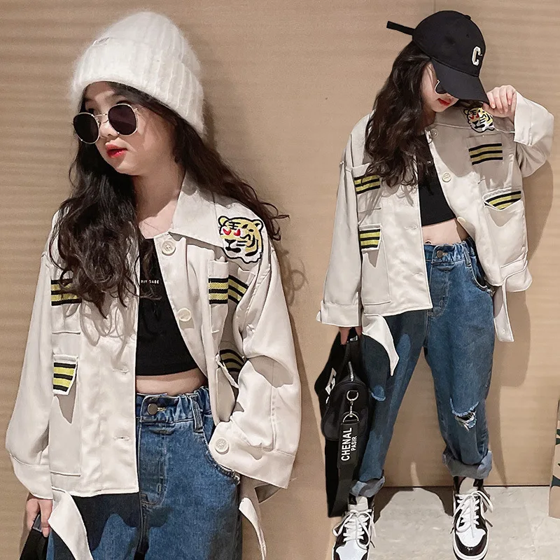 Girls spring clothing net red jacket 2022 new spring and autumn style tooling top foreign style children's outer clothes 
Girls spring clothing net red jacket 2022 new spring and autumn style tooling top foreign style children's outer clothes
