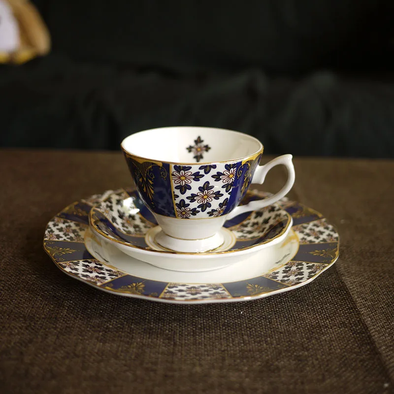 British bone china Earl Blue Cross flower court style coffee cup / plate afternoon tea set
British bone china Earl Blue Cross flower court style coffee cup / plate afternoon tea set