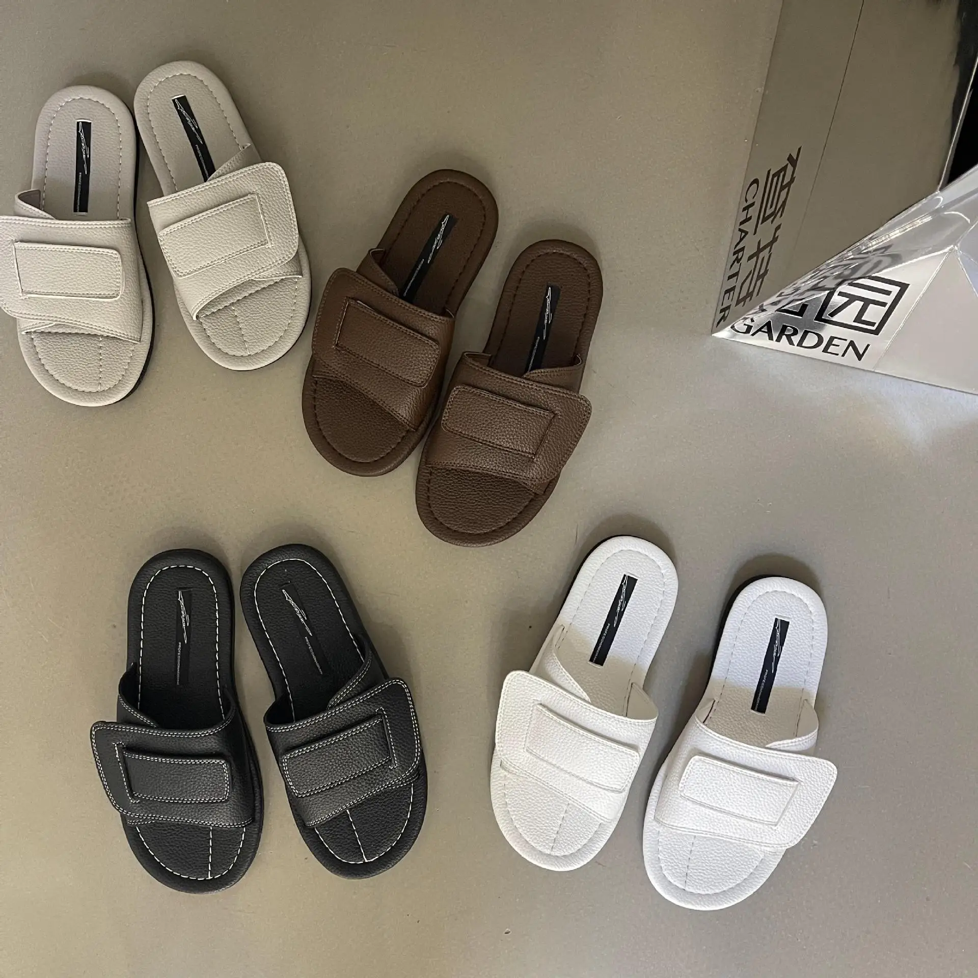 Шлепанцы женские на низкой танкетке, мягкая пляжная обувь, сандалии из искусственной кожи, базовые резиновые скандалы, 2023
Шлепанцы женские на низкой танкетке, мягкая пляжная обувь, сандалии из искусственной кожи, базовые резиновые скандалы, 2023