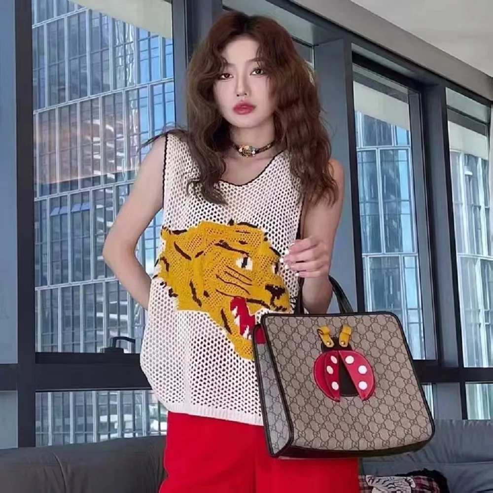 Big name summer fishnet hollow embroidery loose women's vest 2022New ladies high quality white top T-shirt y2k clothes bra XL
Big name summer fishnet hollow embroidery loose women's vest 2022New ladies high quality white top T-shirt y2k clothes bra XL