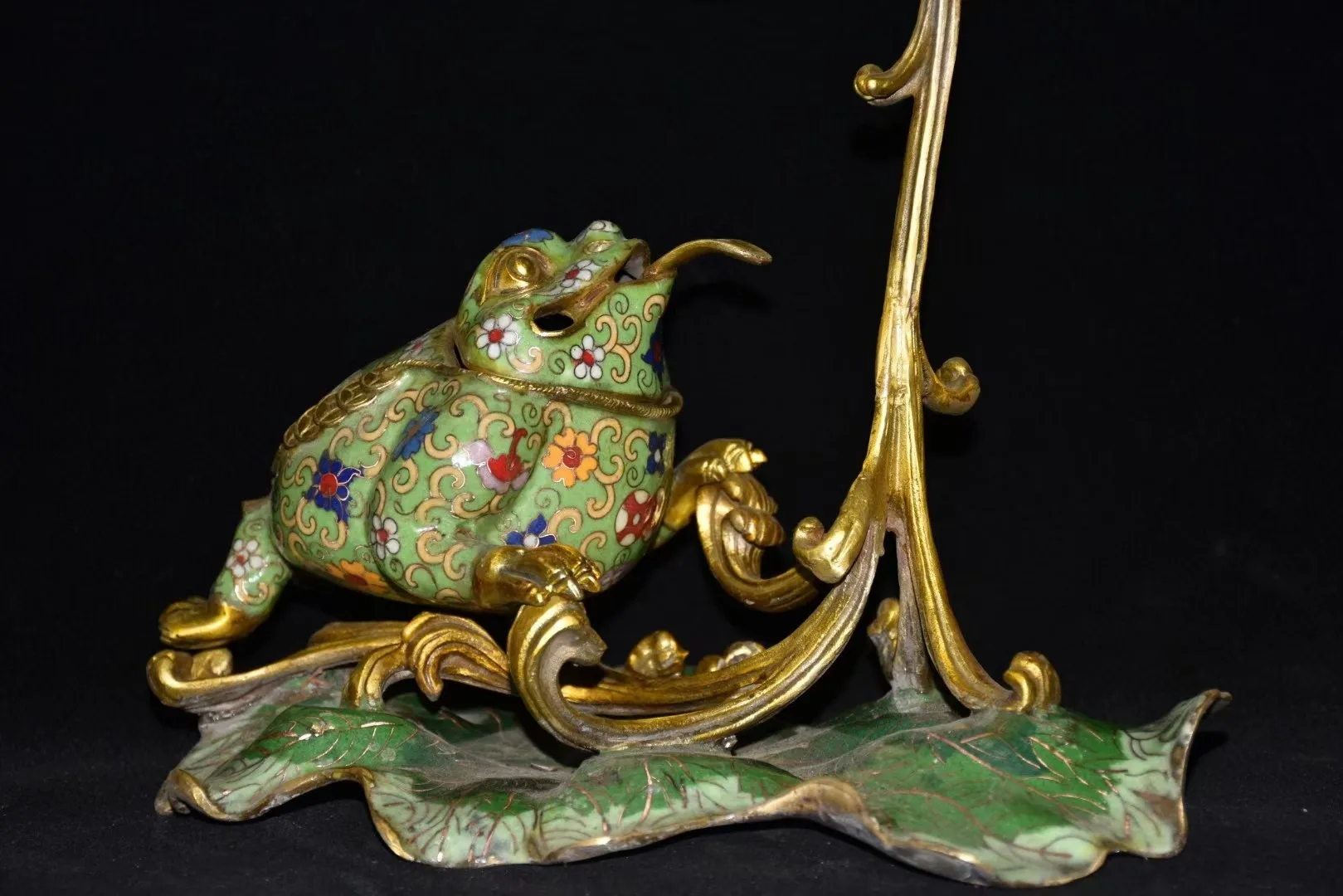 16"Tibetan Temple Collection Old Bronze Cloisonne Enamel Toad Play beads Lotus Hanging furnace incense burner Town House
16"Tibetan Temple Collection Old Bronze Cloisonne Enamel Toad Play beads Lotus Hanging furnace incense burner Town House
