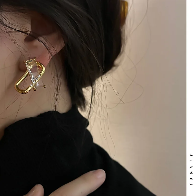 New geometric ellipse rectangular zircon plus earrings small temperament high-grade light luxury earrings ear
New geometric ellipse rectangular zircon plus earrings small temperament high-grade light luxury earrings ear