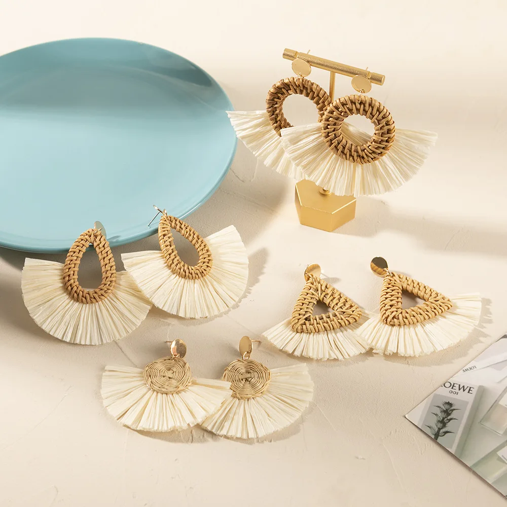 ILadies Wind Rattan Earrings Female Spring and Summer High-end Niche Raffia Braided Earrings Temperament Earrings Earrings
ILadies Wind Rattan Earrings Female Spring and Summer High-end Niche Raffia Braided Earrings Temperament Earrings Earrings
