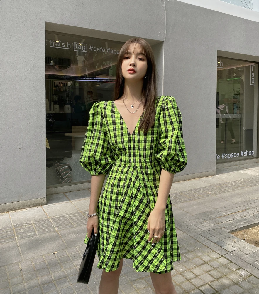 Summer Cotton V Neck Puff Sleeve Plaid Dress For Women Streetwear Green Short Sleeve A Line Loose Dress Lady Chic Vestidos
Summer Cotton V Neck Puff Sleeve Plaid Dress For Women Streetwear Green Short Sleeve A Line Loose Dress Lady Chic Vestidos