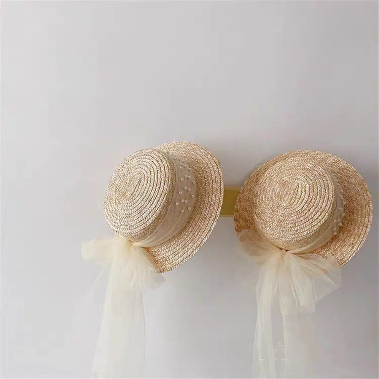 INS Style Mother And Daughter's Straw Sunhat With Sweet Lace Pearl Bowknot Child Adult Beach Hat For Family Match Summer Hat
INS Style Mother And Daughter's Straw Sunhat With Sweet Lace Pearl Bowknot Child Adult Beach Hat For Family Match Summer Hat