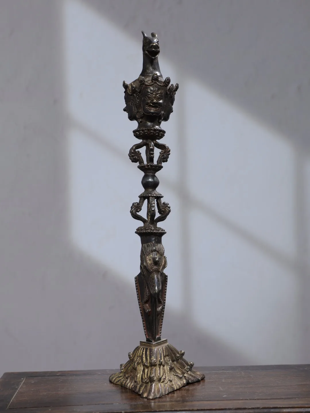 16"Tibet Temple Collection Old Bronze Cinnabar Gilding Hayagriva Three sided Buddha head Dorje Vajra Phurpa Dharma Worship Hall
16"Tibet Temple Collection Old Bronze Cinnabar Gilding Hayagriva Three sided Buddha head Dorje Vajra Phurpa Dharma Worship Hall