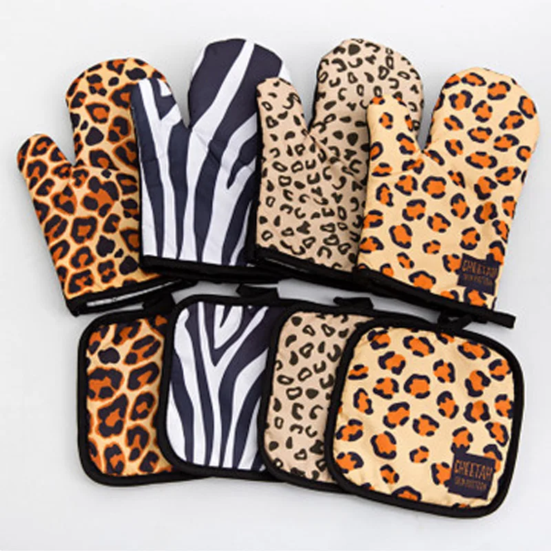 2Pcs/Set Anti-Scalding Baking Oven Mitts Multi-Function Polyester Leopard Pattern Microwave Gloves Heat Resistant
2Pcs/Set Anti-Scalding Baking Oven Mitts Multi-Function Polyester Leopard Pattern Microwave Gloves Heat Resistant