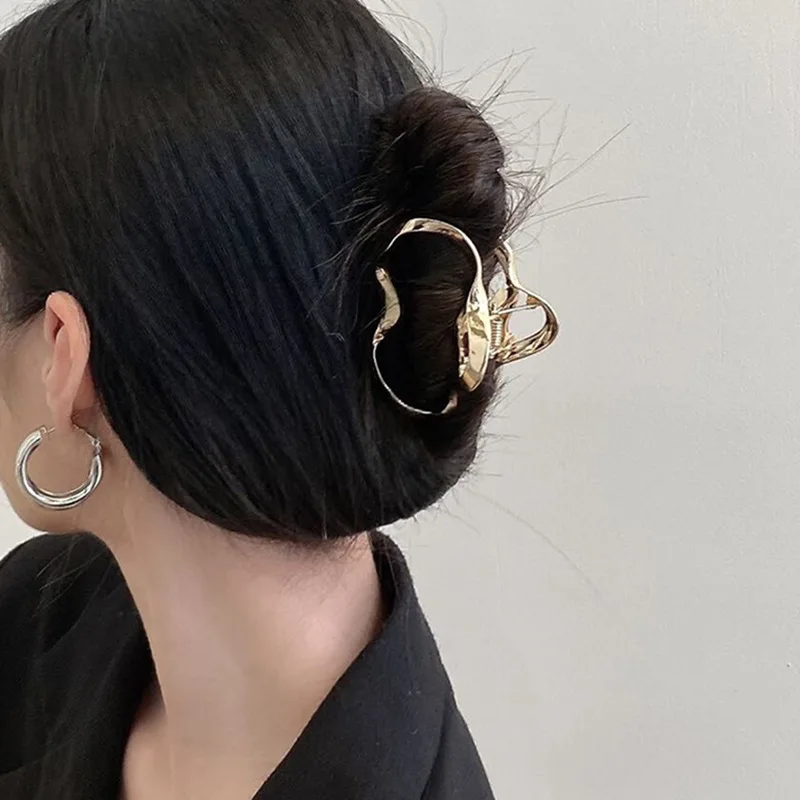 Niche Liquid Irregular Line Metal Hairpin Retro Gold Silver Shark Clip Geometric Hollow Headwear Fashion Women Hair Styling Tool
Niche Liquid Irregular Line Metal Hairpin Retro Gold Silver Shark Clip Geometric Hollow Headwear Fashion Women Hair Styling Tool