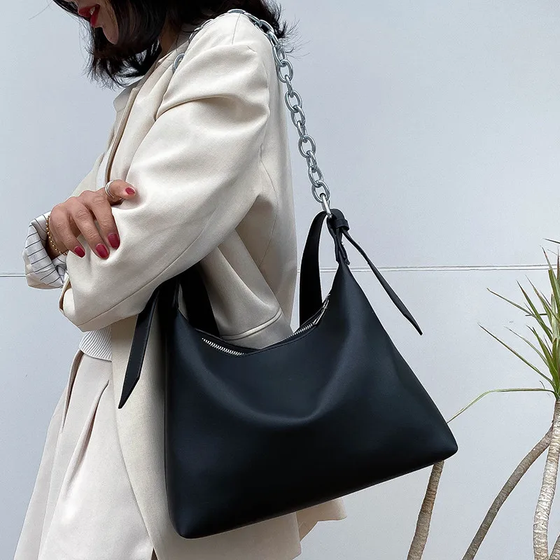 Chain design women Shoulder Bags Large capacity ladies Handbags brand design Armpit bag 2022 new big totes Lady messenger Bags
Chain design women Shoulder Bags Large capacity ladies Handbags brand design Armpit bag 2022 new big totes Lady messenger Bags