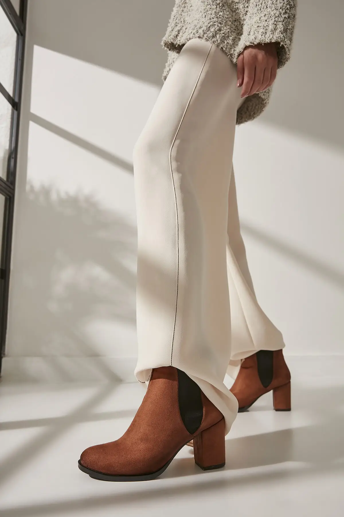 Women BootsTaba 's ie & DIES New Arrival Luxury Stylish Female Boots Platform Designer Comfortable Ladies Boots High Quality
Women BootsTaba 's ie & DIES New Arrival Luxury Stylish Female Boots Platform Designer Comfortable Ladies Boots High Quality
