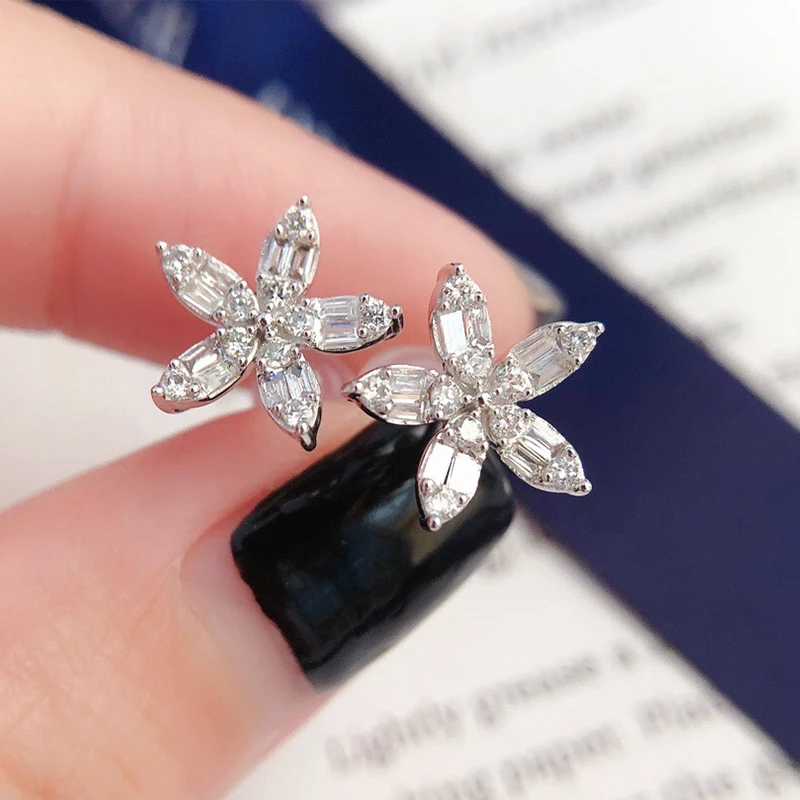 Delicate Crystal Flower Stud Earrings for Women Full Bling Bling Cubic Zirconia Stylish Lady's Accessories Party Jewelry
Delicate Crystal Flower Stud Earrings for Women Full Bling Bling Cubic Zirconia Stylish Lady's Accessories Party Jewelry