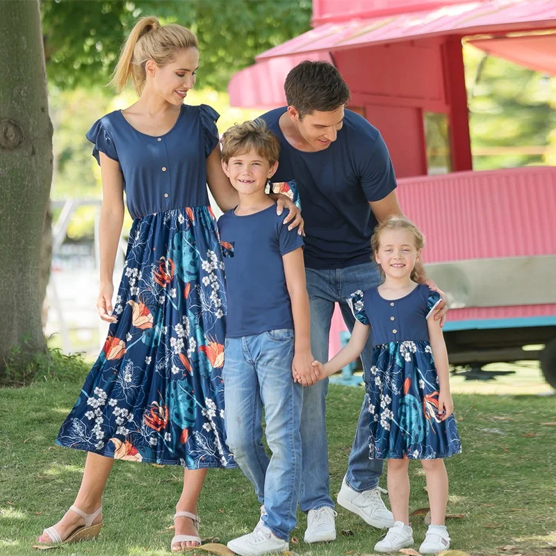 2022 Family Look Flower Mommy and Me Clothes Ruffled Sleeve Mother Daughter Matching Dresses Father Son Cotton T-shirts Outfits
2022 Family Look Flower Mommy and Me Clothes Ruffled Sleeve Mother Daughter Matching Dresses Father Son Cotton T-shirts Outfits