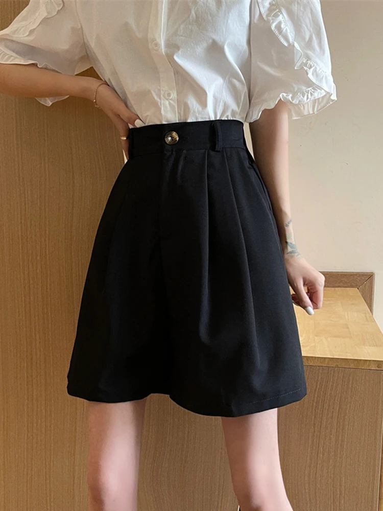 Fashion Simple Shorts Women Summer Button high waist Black Wide-leg Loose Korean-style Casual Womens Elastic Waists Short Pants
Fashion Simple Shorts Women Summer Button high waist Black Wide-leg Loose Korean-style Casual Womens Elastic Waists Short Pants
