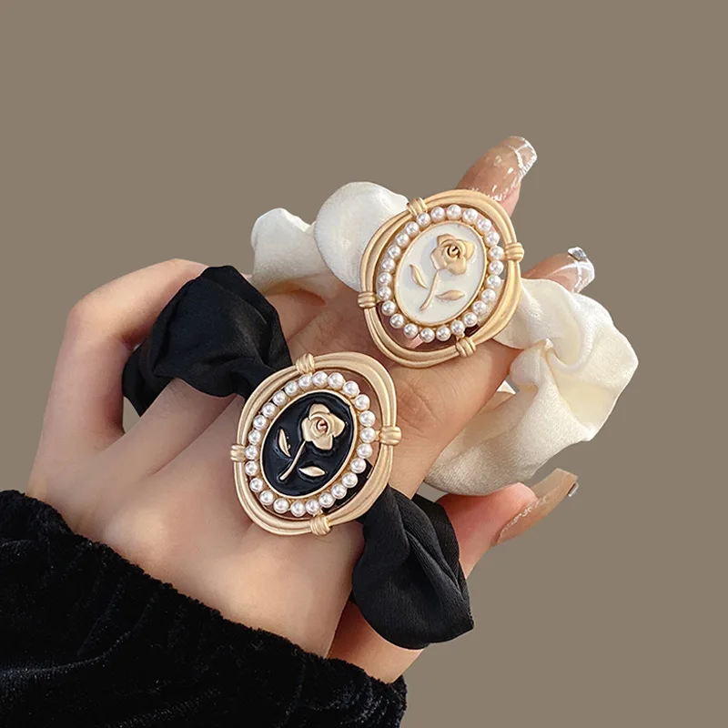 100Pcs/Lot Pearl Ball Scrunchie French Vintage Satin Large Coil Adult Temperament Hair Accessories Headrope Styling Tools HA2569
100Pcs/Lot Pearl Ball Scrunchie French Vintage Satin Large Coil Adult Temperament Hair Accessories Headrope Styling Tools HA2569