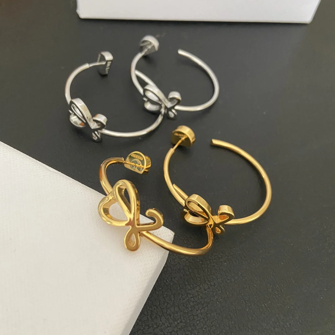 Винтажные индивидуальные серьги в античном стиле среднего размера 
Винтажные индивидуальные серьги в античном стиле среднего размера