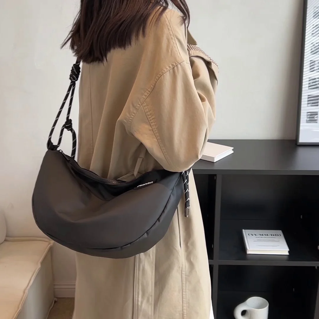 Chest Bag for Women Large Capacity Travel Crossbody Leisure Versatile Nylon Women's Shoulder Bag
Chest Bag for Women Large Capacity Travel Crossbody Leisure Versatile Nylon Women's Shoulder Bag
