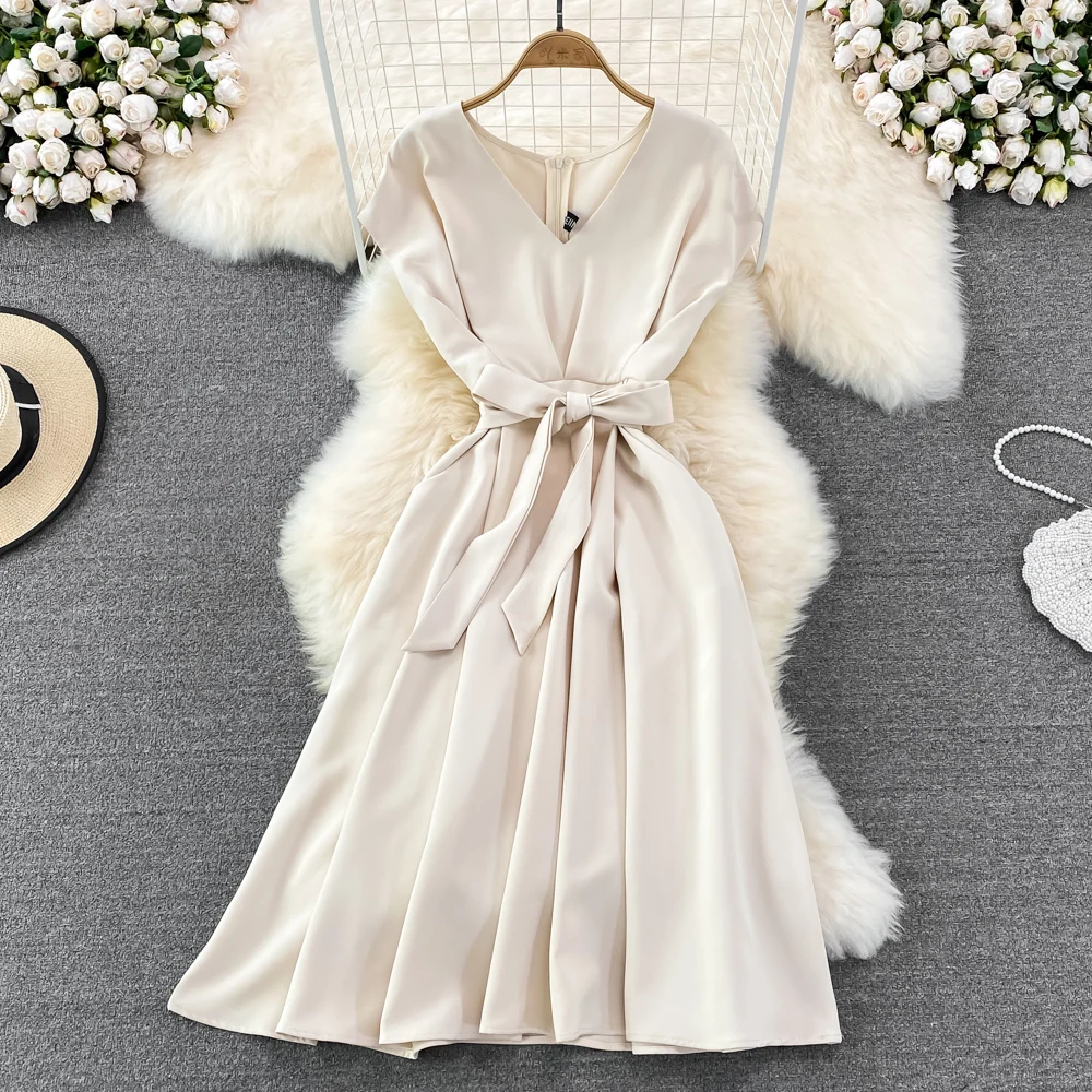 2022 Summer New Korean Version of The Goddess Fan V-neck Waist Slim Bow Tie Waist Sleeveless A-line Puffy Dress Women
2022 Summer New Korean Version of The Goddess Fan V-neck Waist Slim Bow Tie Waist Sleeveless A-line Puffy Dress Women