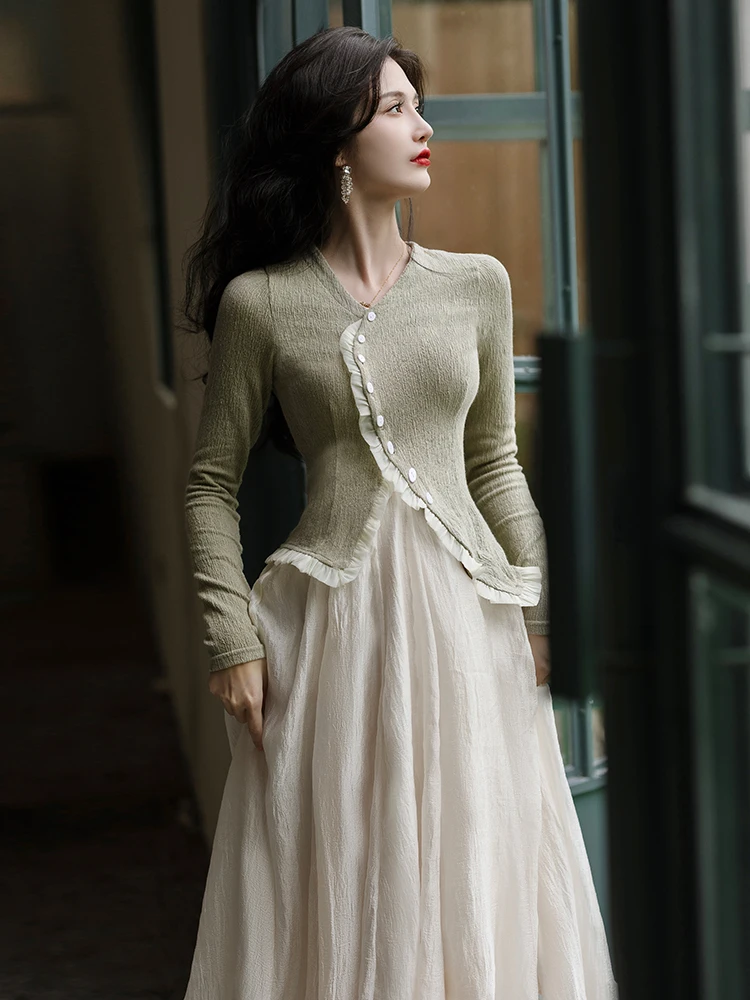 French Retro Two Piece Set Women Autumn Outfits Irregular Oblique Button Design Chic Blouse + Chiffon Skirt Gentle Fairy Suit
French Retro Two Piece Set Women Autumn Outfits Irregular Oblique Button Design Chic Blouse + Chiffon Skirt Gentle Fairy Suit