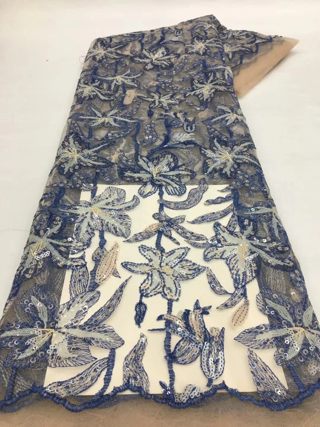 Высококачественная африканская кружевная ткань с блестками, французская сетка с вышивкой, тюль, кружевная ткань для нигерийских свадебных платьев VXX5658
Высококачественная африканская кружевная ткань с блестками, французская сетка с вышивкой, тюль, кружевная ткань для нигерийских свадебных платьев VXX5658