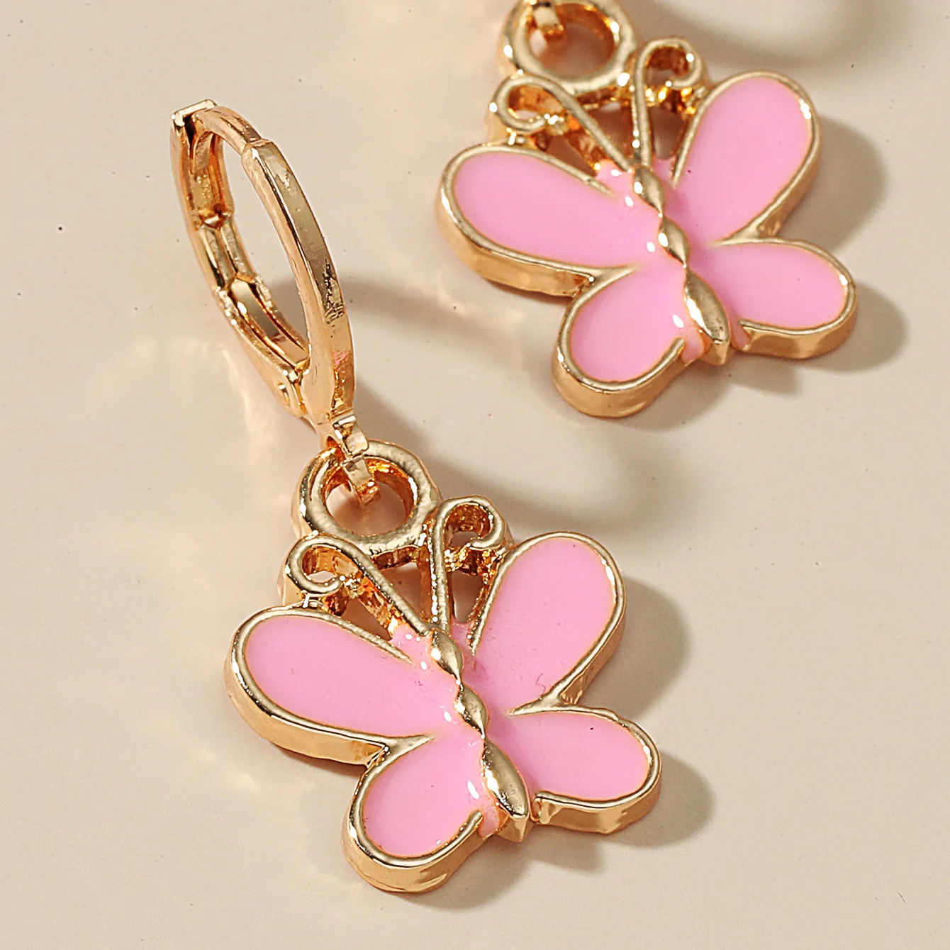 Fashion Butterfly Earrings Sweet Animal Lady Earrings Creative Earrings Sweet and Romantic Jewelry for Women Jewelry Wholesale
Fashion Butterfly Earrings Sweet Animal Lady Earrings Creative Earrings Sweet and Romantic Jewelry for Women Jewelry Wholesale