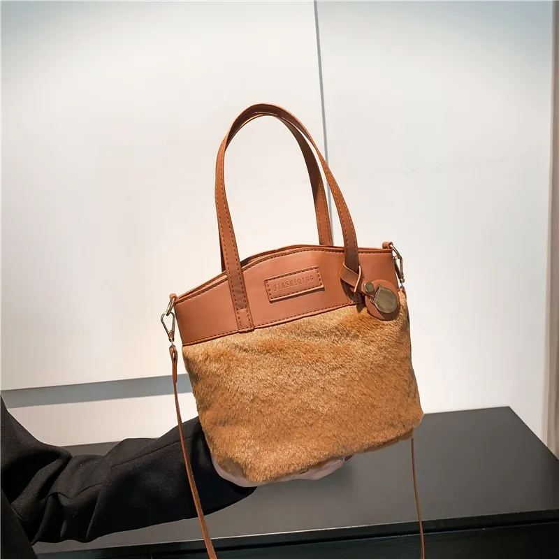 Spliced bucket bag new portable one-shoulder simple and casual Western-style messenger bag
Spliced bucket bag new portable one-shoulder simple and casual Western-style messenger bag