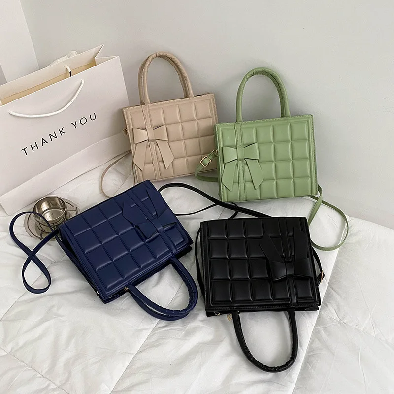 Tote bag solid color simple new retro embossed plaid bow tote bag women's portable shoulder messenger bag
Tote bag solid color simple new retro embossed plaid bow tote bag women's portable shoulder messenger bag