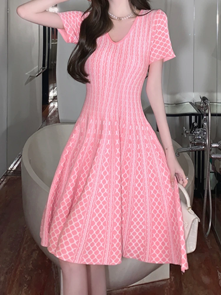 Темпераментное трикотажное платье 2022, летняя новая тонкая трикотажная юбка с v-образным вырезом, платье с коротким рукавом, модная женская о...
Темпераментное трикотажное платье 2022, летняя новая тонкая трикотажная юбка с v-образным вырезом, платье с коротким рукавом, модная женская о...