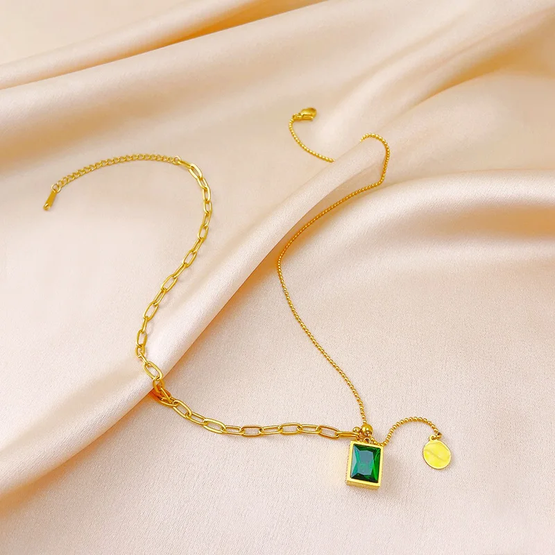 Retro Fashion Green Crystal Exquisite Pendant Necklace for Women Summer New Gold Chain Clavicle Chain Luxury Jewelry Gift Female
Retro Fashion Green Crystal Exquisite Pendant Necklace for Women Summer New Gold Chain Clavicle Chain Luxury Jewelry Gift Female