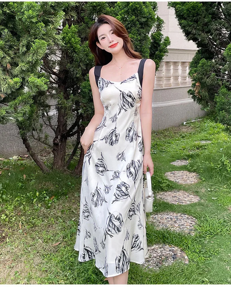 Women's French Design Rose Print Mid Length Sling Dress 2022 Summer New Retro Sexy Backless Fashion Elegant Ladies Clothes
Women's French Design Rose Print Mid Length Sling Dress 2022 Summer New Retro Sexy Backless Fashion Elegant Ladies Clothes
